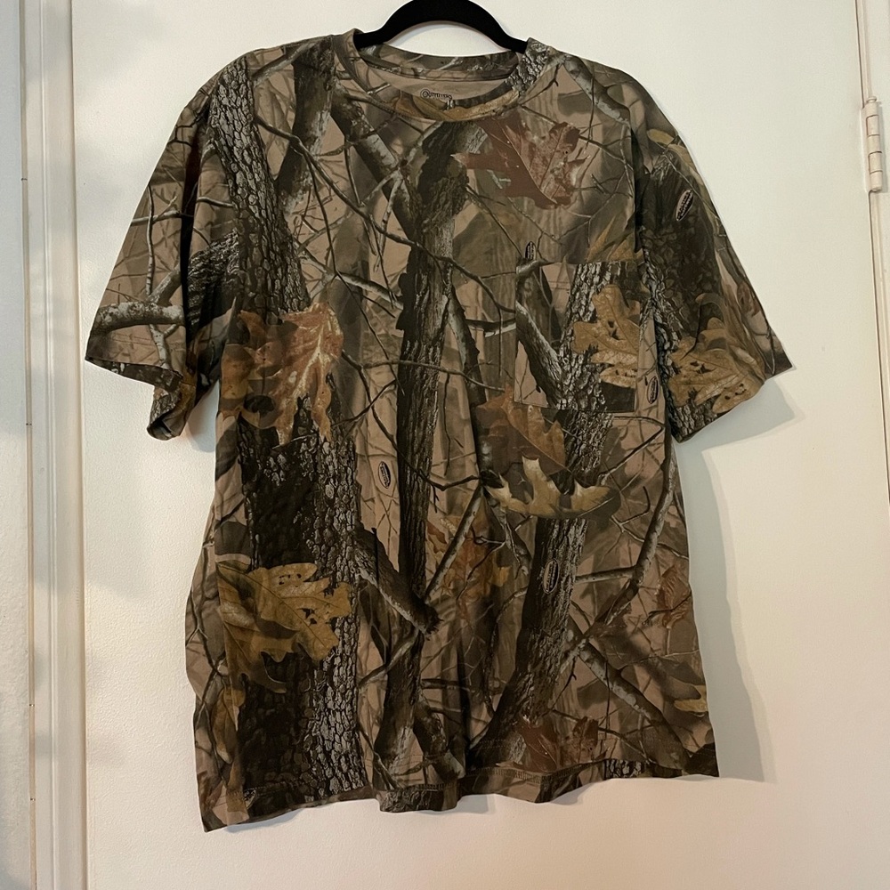 (SOLD) 2 Women’s camo (hunting) t-shirts